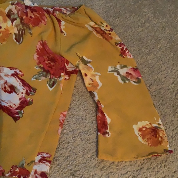 Half shoulder blouse - Picture 3 of 3